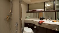 Superyacht Oyster 725 - Bathroom